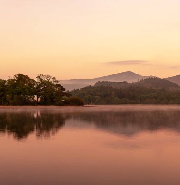 Gökyüzü üzerinde deniz manzarası 