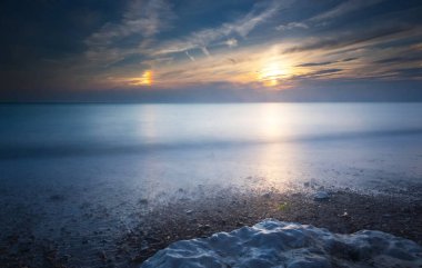 Gökyüzü üzerinde deniz manzarası 