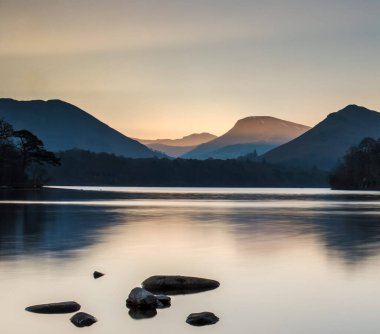 Gökyüzü üzerinde deniz manzarası 