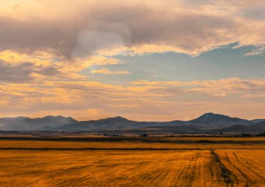 Arka plan için güzel dramatik gün batımı manzarası