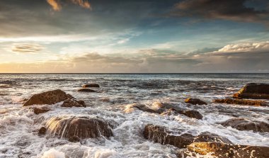 Gün batımında Tayvan 'da deniz manzarası