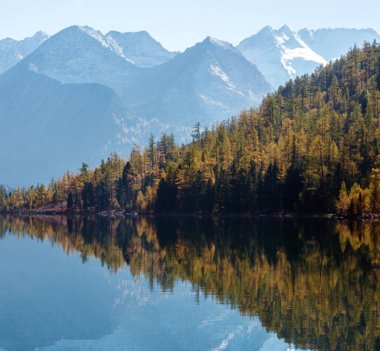 Dağların manzarası, kırsal kesim 