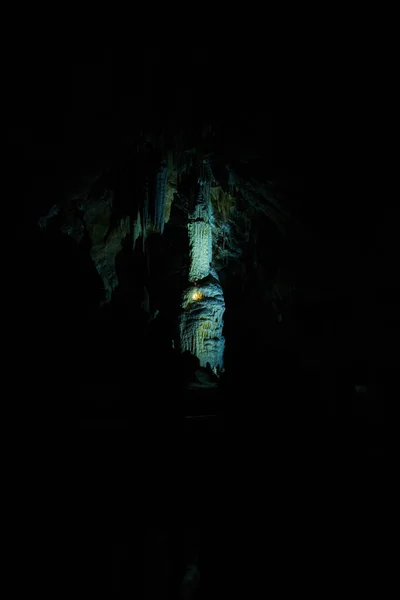 Σχηματισμοί Ασβεστόλιθου Μέσα Σπήλαια Macocha Τσεχική Δημοκρατία — Φωτογραφία Αρχείου