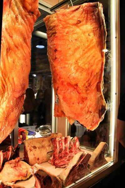肉屋のガリシアの赤い肉の破片 — ストック写真