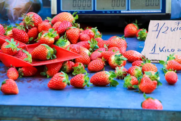 Fresas Venta Puesto Mercado — Foto de Stock