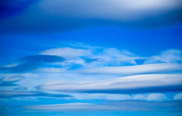 Schöner Himmel Mit Linsenförmigen Wolken — Stockfoto