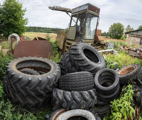 Alte Gebrauchte Und Verschlissene Reifen — Stockfoto