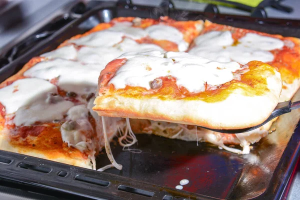 Pizzę Margherity Smaczne Włoskie Jedzenie — Zdjęcie stockowe