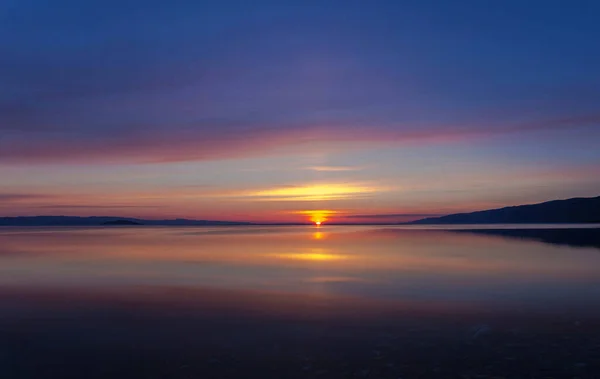 Krajina Jezera Při Západu Slunce — Stock fotografie
