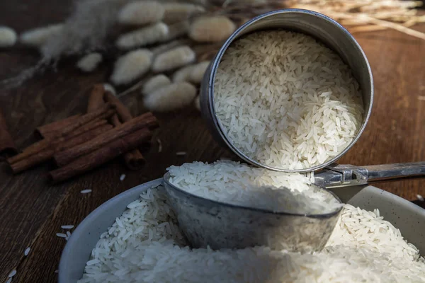 Thai Jasmine Rice Pouring Old Steel Can Steel Dipper Bowl — Stockfoto