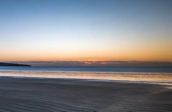 背景のための美しい劇的な日没の風光明媚なショット — ストック写真
