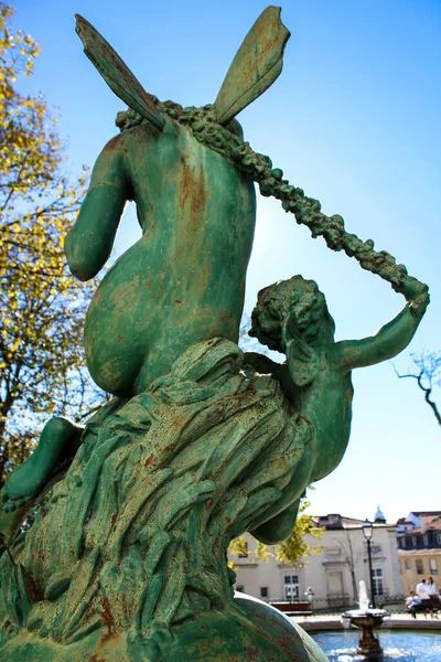 Іржаві Статуя Під Сонцем Лісабоні — стокове фото