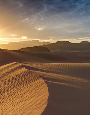 Arka plan için güzel dramatik gün batımı manzarası