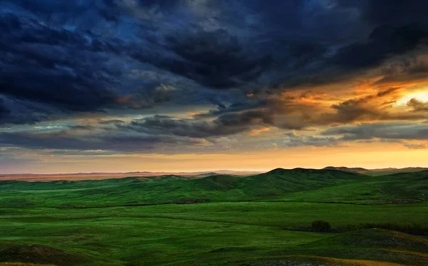 Szenische Aufnahme Eines Schönen Dramatischen Sonnenuntergangs Als Hintergrund — Stockfoto