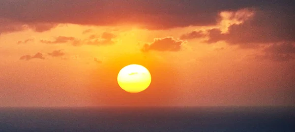 Güzel Gün Batımının Deniz Üzerindeki Manzarası — Stok fotoğraf