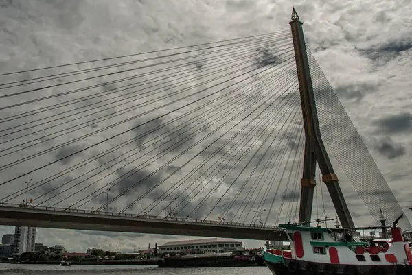 Rama Viii Köprüsü Chao Phraya Nehri Nin Karşısındaki Halat Köprüsü — Stok fotoğraf