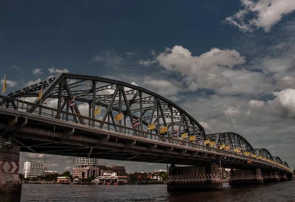 Stor Natur Eftermiddagsutsikt Över Phra Phuttha Yodfa Bridge Memorial Bridge — Stockfoto