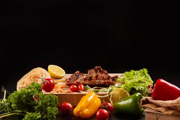 Steaks Vom Grill Und Gemischtes Gemüse — Stockfoto
