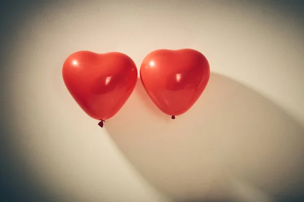 Couple Ballons Coeurs Rouges — Photo