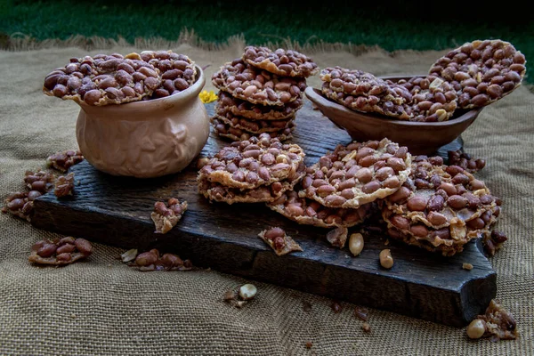 伝統的なタイのスナック ナッツと小麦粉から作られたピーナッツクラッカー 揚げ豆クッキーピーナッツ — ストック写真