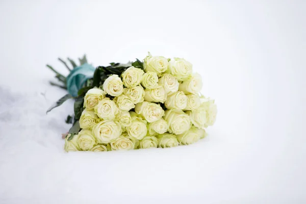 Bukiet Białych Róż Śniegu — Zdjęcie stockowe