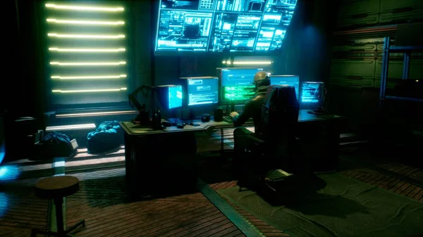 Мужчина Хакер Окруженный Светящимися Мониторами Взламывает Чужую Компьютерную Сеть Темной — стоковое фото