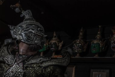 Baan Silapin 'deki Ramayana destansı hikayesinden Khon maskeli Tos-Sa-Kun' un portresi
