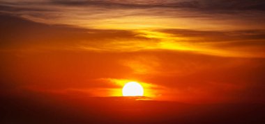 Arka plan için güzel dramatik gün batımı manzarası