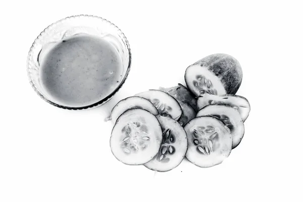 Pepino Fatiado Cortado Branco Juntamente Com Sua Polpa Uma Tigela — Fotografia de Stock