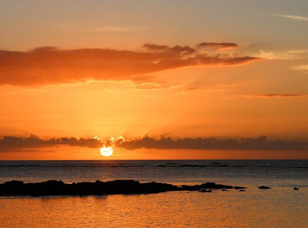 Rotsachtige Kust Van Indische Oceaan Bij Zonsondergang Mauritius — Stockfoto