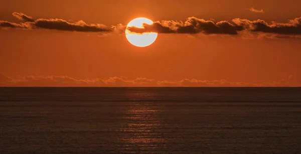Genießen Sie Die Aussicht Auf Das Meer Bei Sonnenuntergang Die — Stockfoto