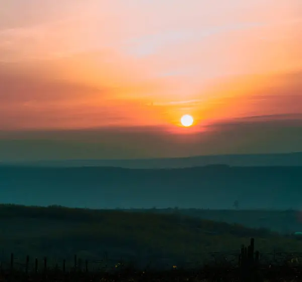 Szenische Aufnahme Eines Schönen Dramatischen Sonnenuntergangs Als Hintergrund — Stockfoto