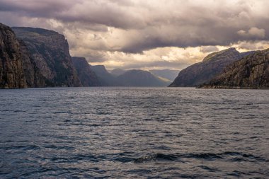 Lysefjorden, arka planda seyahat yeri