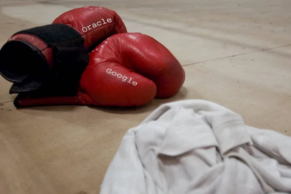 Google Oracle Battle Boxing Gloves — Stock Photo, Image
