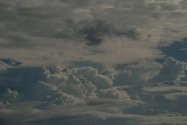Céu Dramático Com Nuvens Tempestuosas Céu Com Nuvens Tempo Azul — Fotografia de Stock