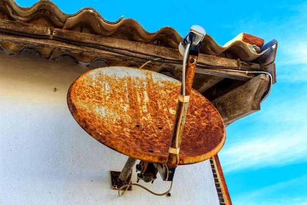 Old Satellite Dish Spanish House — Stock Photo, Image