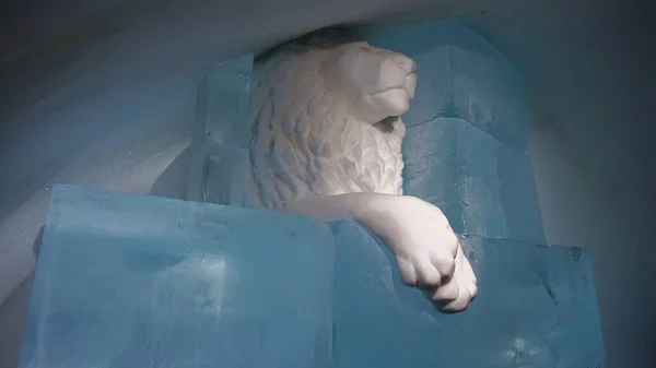2020年2月27日 瑞典Jukkasjarvi冰酒店的雕塑之一 — 图库照片