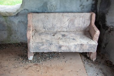 Küçük taş bankın görüntüsü 