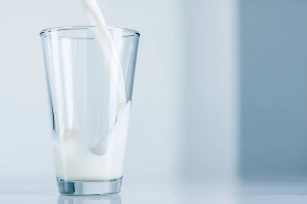 Всесвітній День Молока Розливаючи Скло Мармуровому Столі — стокове фото
