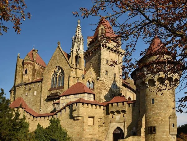 Piękny Średniowieczny Zamek Kreuzenstein Wsi Leobendorf Niedaleko Wiednia Austria Europa — Zdjęcie stockowe