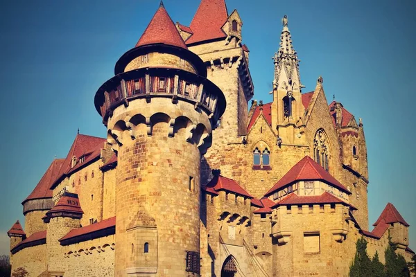 Piękny Średniowieczny Zamek Kreuzenstein Wsi Leobendorf Niedaleko Wiednia Austria Europa — Zdjęcie stockowe