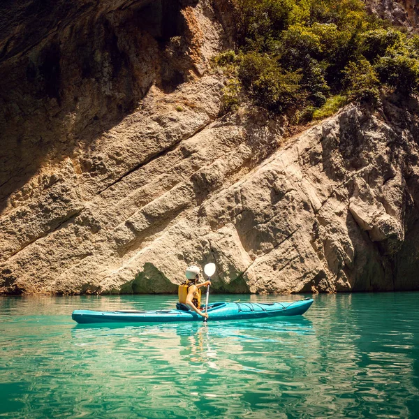 Femme Kayak Dans Les Pyrénées Catalogne — Photo