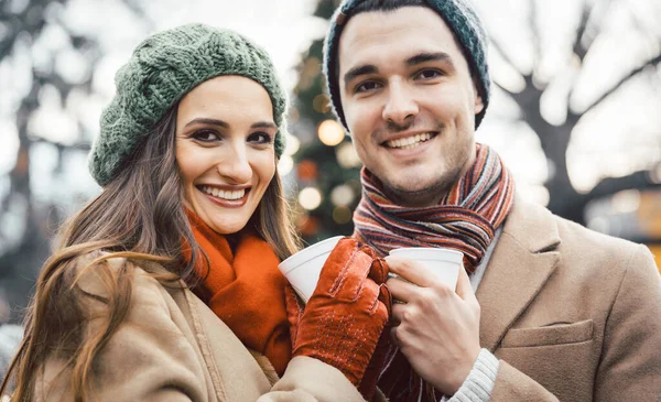 Couple Cups Mulled Wine Christmas Market — Stock Photo, Image