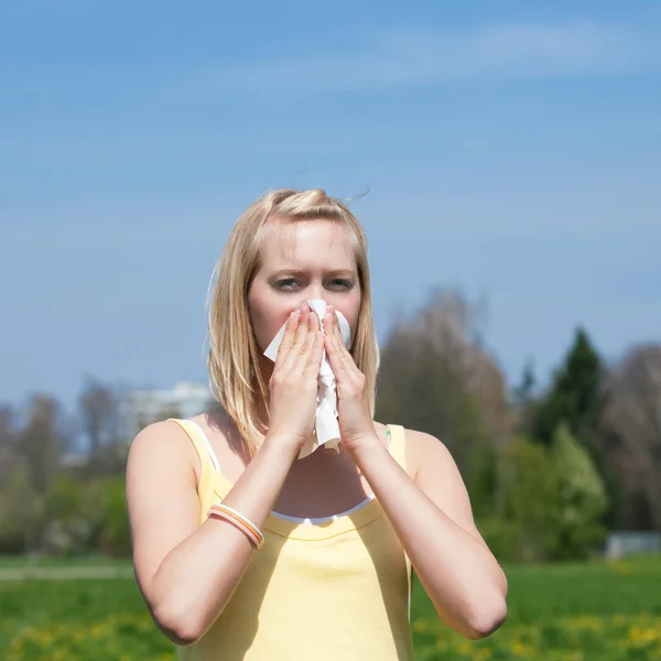 Allergia Tüsszögés — Stock Fotó