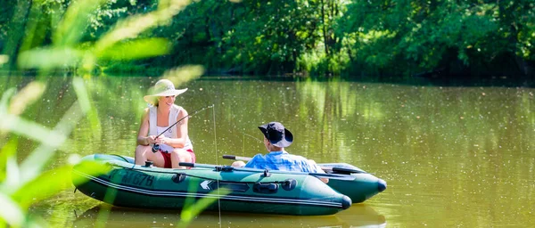 Couple Boat Pond Lake Fishing — Stock Photo, Image