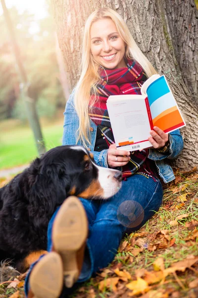 Woman Dog Reading Book Autumn Park — Stock Photo, Image