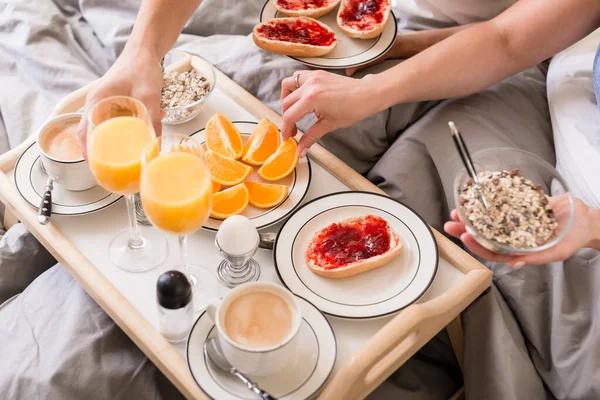 Desayuno Romántico Con Zumo Naranja Café —  Fotos de Stock