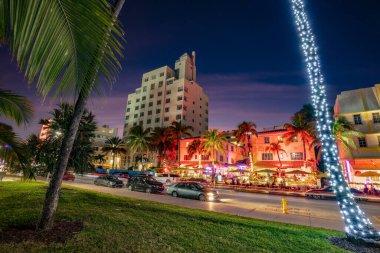 Gece Miami Sahili mimarisi 