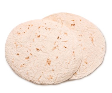 Beyaz arkaplanda buğday tortillası