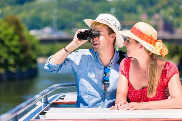 Happy Couple River Cruise Wearing Sun Hats Summer — Stock Photo, Image
